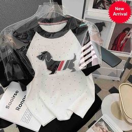 TB Puppy Jacquard Color kontrast Krótkie rękawie jedwabny sweter z dzianinowym sweter z pullorem w stylu college'u okrągła szyja raglan rękawy ciężka gorąca robota Diamentowy top