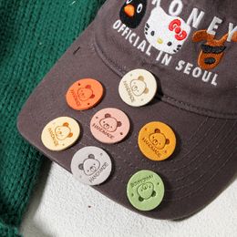 20PCs Pu Handmade Label Tags Diy Sew Accessories Round Cute Bear Pattern "Hand Made" Faux Suede Garment Hat Clothing Labels 25mm
