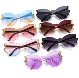 New Special Rimless CatEyes Sexy Women Sunglasses Novelty Big Onepiece Lenses With Fulgurous Bars Side Fashion Lady Eyewear1550534