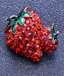 Strawberry Brooches For Men Women Trendy Alloy Enamel Crystal Rhinestone Classic Fruits Weddings Party Brooch Fashion Accessor7439261