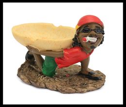 Rasta Colour Jamaican Man Holding Ashtray Resin Cigar Ashtray Decorative Ash Bins Tray Cigarette Table Art Decoration Home Decor Ba2642417