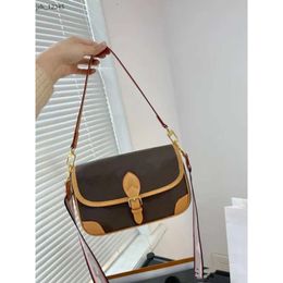 Borse da designer di sacchetti di vouton Lousis Borse per spalle S Old Flower Diane Baguette Borse Eiitys Women Borse Borse di grande capacità Ca 694