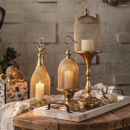 Candle Holders European Retro Candlestick Home Desktop Decoration Metal Hollow Out Lantern Holder Gold Wedding Candelabra Centrepieces