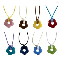 Pendant Necklaces Dopamine Hollowed-Out Flower Necklace Acrylic Material Simple Delicate Jewellery For Woman Everyday Wear