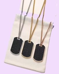 Designer Necklace Men Women Pendant Necklaces Fashion Chains Black Flower Leather Pendants Necklaces Silver Rose Gold Colour Jewerl2038691