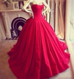 Elegant Strapless Satin Ball Gown Red Gothic Corset Prom Gowns Simple Evening Gowns with Bow Robe De Mariee Vintage3680731