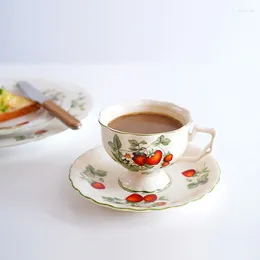 Cups Saucers European Retro Coffee Cup Cream Wild Strawberry Ceramic And Saucer Household English Afternoon Tea Western Food Plate