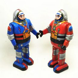 Funny Classic collection Retro Clockwork Wind up Metal Walking Tin spaceman astronaut robot recall Mechanical toy kids toy 240401