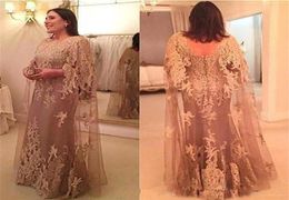 Graceful 2019 Plus Size Champagne Applique Lace Mother Evening Formal Dresses Long Sleeves Boat Neck Custom Prom Gowns Zipper Back3926272