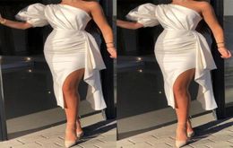 2022 Sexy Short Women White Cocktail Dresses One Shoulder Sheath Prom Dresses Tea Length Side Split Party Dress Plus Size Formal H9186752