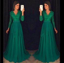 Vintage Emerald Green Chiffon Evening Dresses With Long Sleeve Sexy V Neck Prom Dress Beaded Evening Wear Formal Party Gown Vestid1581447