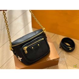 Men and women with the same chain chest bag high quality hardware 2023 single shoulder crossbody bag
