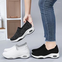 Casual Shoes Female 2024 Spring/Summer Flying Weaving Women's Thick Sole Cloth With One Step Matsuke