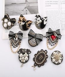 Pins Brooches Vintage Baroque Court Badge Brooch Leopard Fabric Knitting Bow Design Crystal Tassel Chain Coat Sweater Pin Accesso9265302