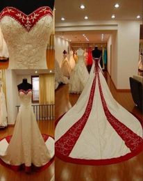 2020 Traditional Red and White Embroidery Plus Size Wedding Dresses Custom Made Corset Back Novia Sweetheart Chapel Train Bridal G1274138