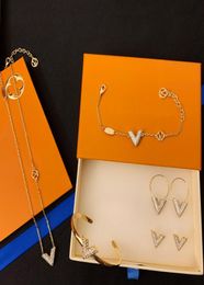 Europe America Jewelry Sets Lady Women Brass Engrave Full Diamond V Initials 18K Gold Necklace Bracelet Bangle Earrings Sets4609584
