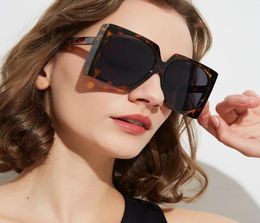 Vintage Sunglasses Women Brand Designer Oversized Sun Glasses Flat Top Gradient Shades Large Black Lens Glasses UV400 Big Frame Ey5839320
