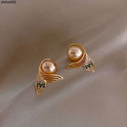 Designer Beauty Fishtail Pearl Earrings 925 Silver Needle Womens Trendy High End Jewelry Temperament Fxbq