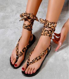 Frau Sandalen Knöchelgurt Flats Leopard Schnüre -up Clip Toe weibliche Schuhe Kreuzkrawatte Ladies lässig Bohemian 2021 Sommer Plus Größe Y07212518438