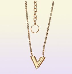 Designer classico Pendant Charm Braccialetti Gold Love V Necklace Fashion Jewelrys Lettera placcata lettera di lusso Simple Heart Luxury Penderant3822950