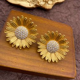 Qingdao Mediaeval Vintage Copper Plated True Gold Light Luxury Simple Full Diamond Inlaid with High Grade Sunflower Earrings and 3hkr