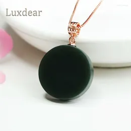 Pendant Necklaces Luxurious Fashion Inlaid Jade Leisure Pagoda Green Round Sweater Chain Necklace Jewelry