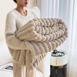 Blankets Light Luxury Plush Blanket Office Air Conditioning Leisure Sofa Cover Autumn And Winter Bedroom Thicken Bed Shee