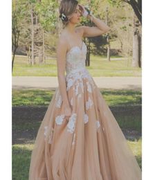 2017 Elegant White and Champagne Long Prom Dresses ALine Appliques FloorLength Party Dresses Formal Gowns WD1658926381