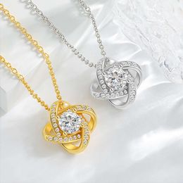Hot and Timeless Heart Collarbone Chain for Women with High-end Design Sense Rotating Lucky Four Leaf Clover Necklace