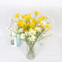 Decorative Flowers 5 Heads Autumn Silk Cloth Daisy Bouquet Christmas Decorations Vase For Home Wedding Decor Household Products Artificial