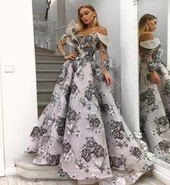 Off The Shoulder Long Sleeve Prom Dresses Black And White Sexy Design Evening Gown Plus Size Backless Formal Party Wear9868121