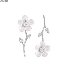 Designers Summer Flower Series White Earrings for Women with a Unique Design Sense High Grade Silver Needle I29j
