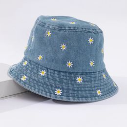 Little Daisy Embroidered Fisherman Hat for Women in Spring and Summer Fashion Versatile Sunshade Sunscreen Show Small Face 240403