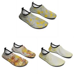 män kvinnor anpassade vading skor tecknad djur design diy ord svart vit blå röd slip-on mens tränare gai 021