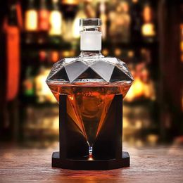 850ml Whiskey Decanter glass diamond wine bottle with Wooden Holder Airtight Stopper Suitable for all kinds of alcohol Gift 240407