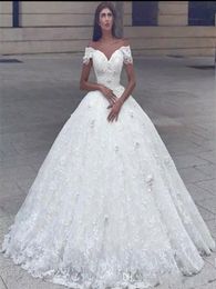 2018 Arabic Sweetheart Ball Gown Wedding Dresses Off Shoulder 3D Flowers Beaded Pearl Lace Princess Floor Length Puffy Plus Size B4661962