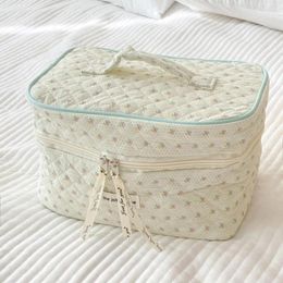 Storage Bags Cosmetic Bag Small Crushed Flower Printed With Durable Handle Cotton Quilted Organiser Floral Toiletry Handbags