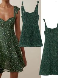 Casual Dresses Idyllic And Retro Green Slim-Fit Picnic Strap Dress