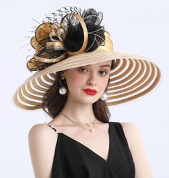 Elegant Women Feather Flower Striped Kentucky Derby Hat 16cm Wide Brim Church Dress Sun Hat Lady Summer Beach Party Wedding Hat Y28352441