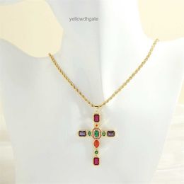 2024 New Micro Inlaid Full Color Zirconia Cross Necklace Unique Ins Style Design Personalized Light Luxury Gold Plated Collar Chain