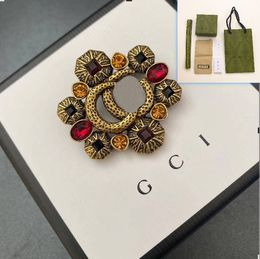 Love Gift Boutique Style Letter Brooch Gold Plated Copper Fashion Wedding Jewelry Pins Spring New Style Womens Mother Gift Purple Brooch With Box C149