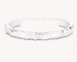 Bangle M00332 Luxury 2021 Irregular Bracelet Highend Brand Presbyopia Charm Accessories Car Pendant Ladies Gift For Women4331721