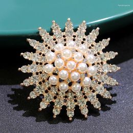 Brooches Pearl Rhinestone Wreath Brooch Women Baroque Fashion Elegant Multilayer Round Leaf Pin Party Wedding Gift