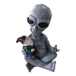 Decorative Figurines Alien-Hug-Dwarf-Resin-Crafts-Ornament-Creative-Art-Design