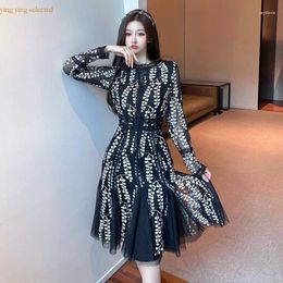 Casual Dresses Y-Y Fashion Ladies Embroidered Flower Dress Women O-Neck Elegant Vintage Dot Mesh Patchwork Lace Knee-length Vestidos