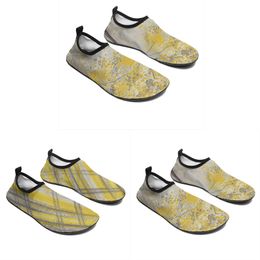 män kvinnor anpassade vading skor tecknad djur design diy ord svart vit blå röd slip-on mens tränare gai 046