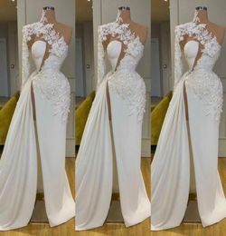 2021 Sexy Arabic Dubai Exquisite Lace White Prom Dresses High Neck One Shoulder Long Sleeve Flowers Formal Evening Dress Side Spli9801260