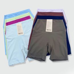 2024 LL Yoga Shorts High Weist عارية الشعور 8 بوصة لباس ضيق جيم لولو التمرين لللياقة الرياضية دفع طماق الركض لأعلى مع الشعار