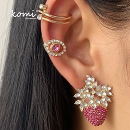 Stud Earrings KOMi Red Corundums Crystal Rhinestones Exquisite Strawberry Brinco Statement Earring Girl Jewelry K2354