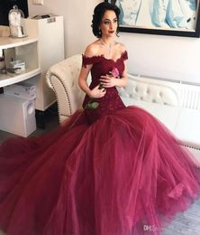 2021 Burgundy Evening Dresses Mermaid Prom Dresses Aso Ebi Off Shoulders Sweetheart Lace Bodice Tulle Backless Evening Gowns Sweep6501063